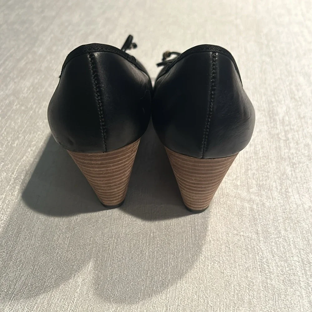 Aldo Black Round Toe Bow Wedges
